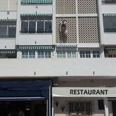 Pinturas Antonio Rosa moto en edificio